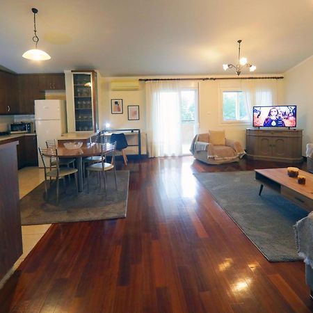 Lida'S Apartment Lake View كاستوريا المظهر الخارجي الصورة