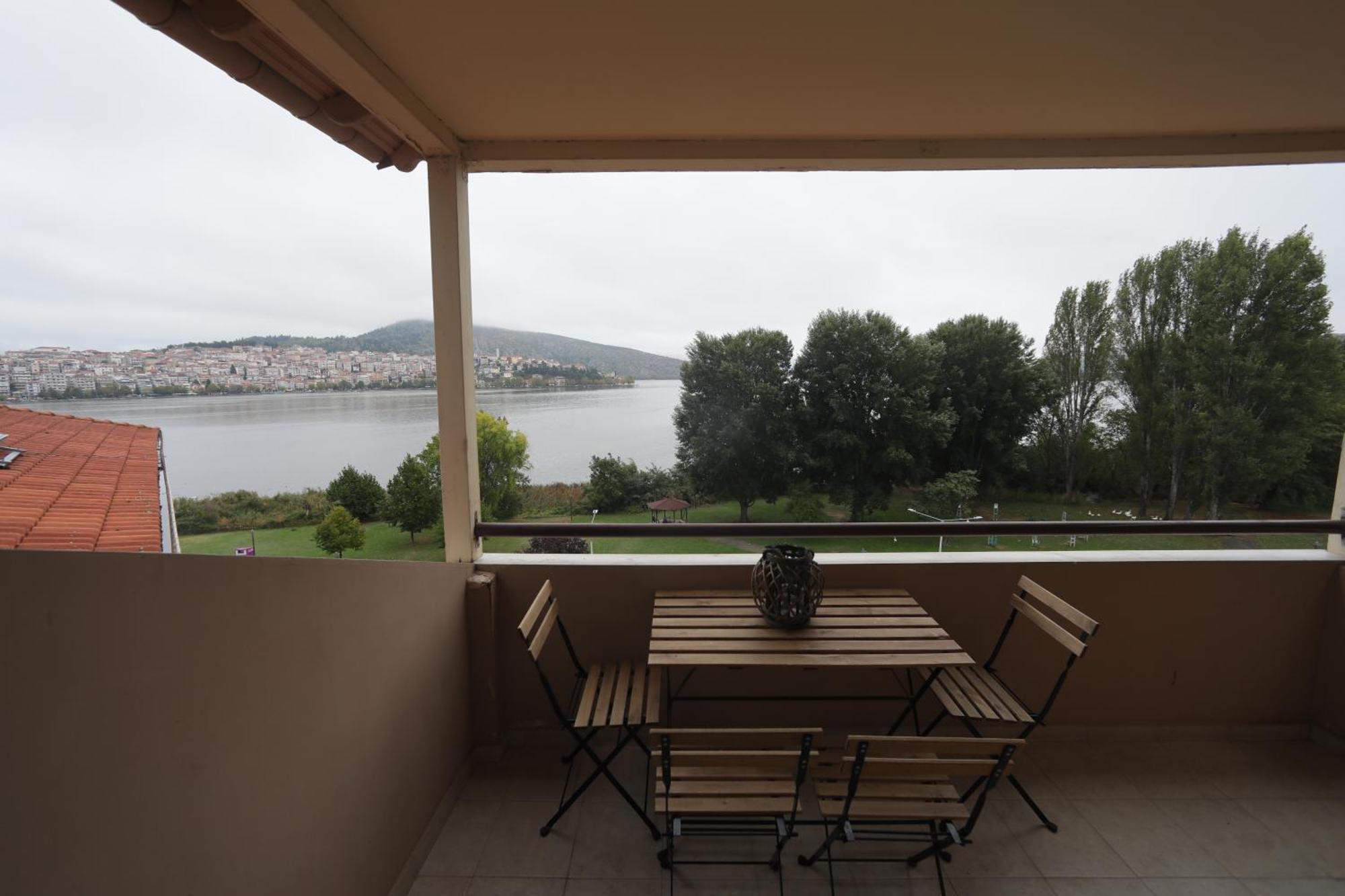 Lida'S Apartment Lake View كاستوريا المظهر الخارجي الصورة