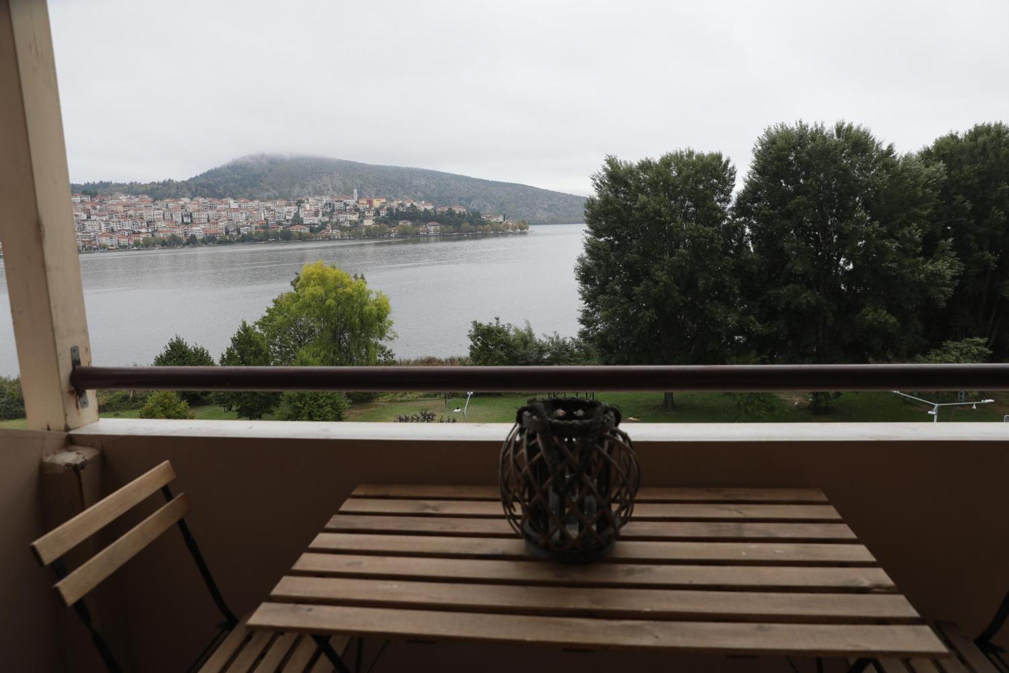 Lida'S Apartment Lake View كاستوريا المظهر الخارجي الصورة